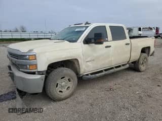 2016 Chevrolet Silverado 2500HD Work Truck z VIN 1GC1KUE83GF154195, wystawiony jako Copart lot #44705825 z przebiegiem 234 301 mil mil oraz Szkoda całkowita • Salvage title. Historia ofert i sprzedaży dostępna na DreamBid. Obrazek 1.