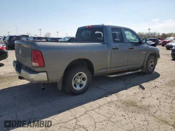 2010 Dodge 1500 ST z VIN 1D7RV1GP6AS183580, wystawiony jako Copart lot #52750275 z przebiegiem 121 241 mil mil oraz Szkoda całkowita • Salvage title. Historia ofert i sprzedaży dostępna na DreamBid. Obrazek 3.