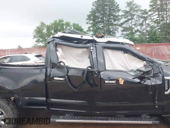 2019 Ford F-250 XL with VIN 1FT7W2B6XKEF64755, listed as a IAAI auction lot 42070585 with 128,538 mi miles and . Bid and sale history available at DreamBid. Image 15.