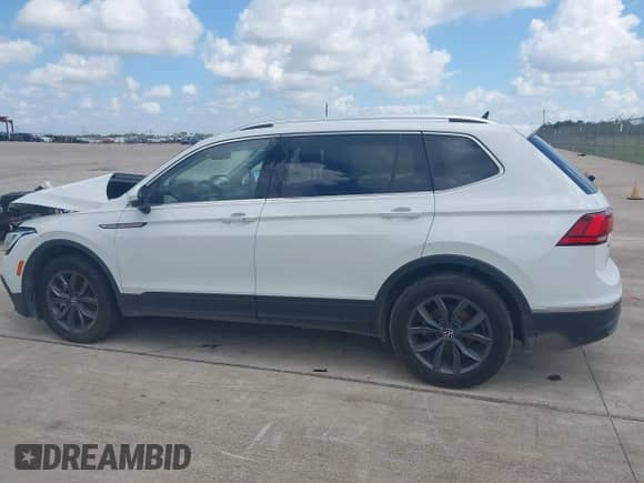 2024 Volkswagen Tiguan SE с VIN 3VV2B7AX3RM032119, выставлен на аукционе IAAI как лот 42525680 с пробегом 21 680 миль миль и . История ставок и продаж доступна на DreamBid. Изображение 14.