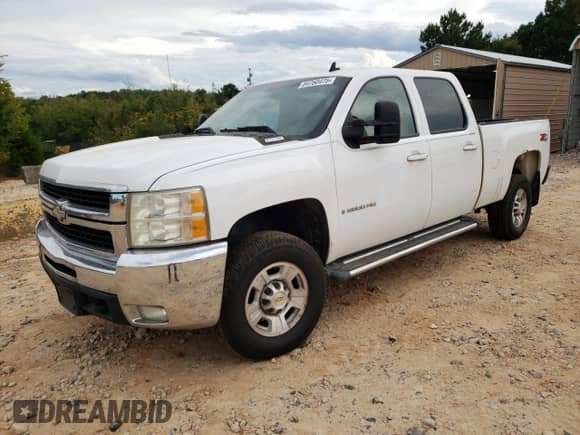 2008 Chevrolet Silverado 2500HD Work Truck with VIN 1GCHK23628F173472, listed as a Copart auction lot 84760475 with 586,592 mi miles and Salvage title. Bid and sale history available at DreamBid. Image 1.