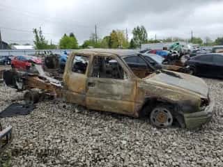 2004 Chevrolet Silverado 2500HD LS z VIN 1GCHC29254E256427, wystawiony jako Copart lot #57615775 z przebiegiem Nie podano mil oraz Nie do naprawy • Non repairable. Historia ofert i sprzedaży dostępna na DreamBid. Obrazek 4.
