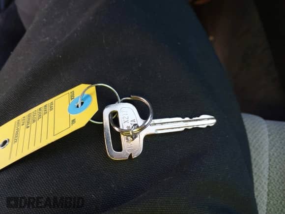 1994 Toyota Camry LE z VIN 4T1SK12EXRU374215, wystawiony jako IAAI lot #41581093 z przebiegiem 80 397 mil mil oraz . Historia ofert i sprzedaży dostępna na DreamBid. Obrazek 11.