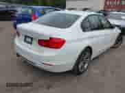 2015 BMW 3 Series 328i xDrive z VIN WBA3B3G52FNT18723, wystawiony jako IAAI lot #43313266 z przebiegiem 97 068 mil mil oraz . Historia ofert i sprzedaży dostępna na DreamBid. Obrazek 4.