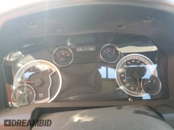 2017 Ram 1500 Big Horn z VIN 3C6RR6LT6HG783443, wystawiony jako Copart lot #84912725 z przebiegiem Nie podano mil oraz Czysty tytuł • Clean title. Historia ofert i sprzedaży dostępna na DreamBid. Obrazek 9.