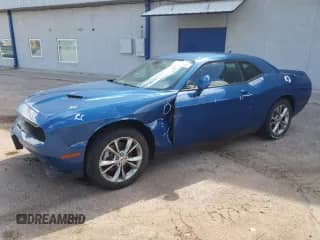2021 Dodge Challenger SXT z VIN 2C3CDZGGXMH571879, wystawiony jako Copart lot #71102565 z przebiegiem 29 647 mil mil oraz Szkoda całkowita • Salvage title. Historia ofert i sprzedaży dostępna na DreamBid. Obrazek 1.