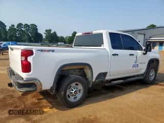 2023 Chevrolet Silverado 2500HD Work Truck z VIN 1GC5YLE74PF241184, wystawiony jako Copart lot #68068485 z przebiegiem 63 476 mil mil oraz Szkoda całkowita • Salvage title. Historia ofert i sprzedaży dostępna na DreamBid. Obrazek 3.