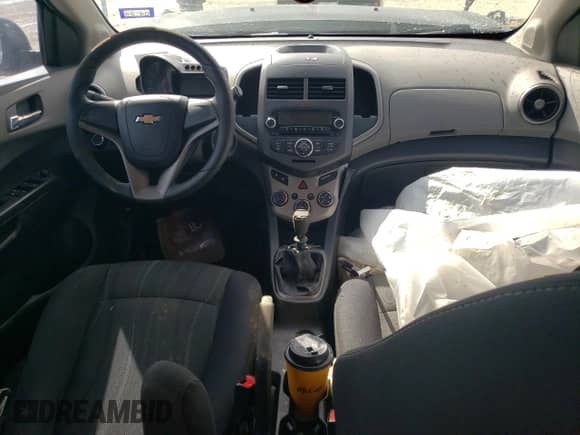 2012 Chevrolet Sonic LT z VIN 1G1JD6SH4C4231312, wystawiony jako Copart lot #43200445 z przebiegiem 94 655 mil mil oraz Szkoda całkowita • Salvage title. Historia ofert i sprzedaży dostępna na DreamBid. Obrazek 8.