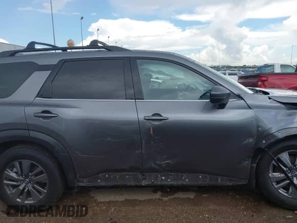 2022 Nissan Pathfinder SV z VIN 5N1DR3BA5NC258921, wystawiony jako IAAI lot #43005756 z przebiegiem 42 585 mil mil oraz . Historia ofert i sprzedaży dostępna na DreamBid. Obrazek 13.