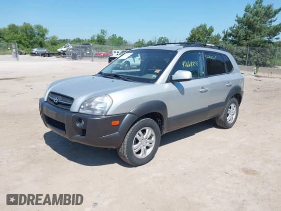 2007 Hyundai Tucson SE z VIN KM8JN12D67U617056, wystawiony jako IAAI lot #42664255 z przebiegiem 123 340 mil mil oraz . Historia ofert i sprzedaży dostępna na DreamBid. Obrazek 2.