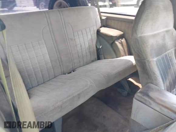 1994 Chevrolet Blazer LS z VIN 1GNCS18W3R0110485, wystawiony jako IAAI lot #42822345 z przebiegiem 347 901 mil mil oraz . Historia ofert i sprzedaży dostępna na DreamBid. Obrazek 8.