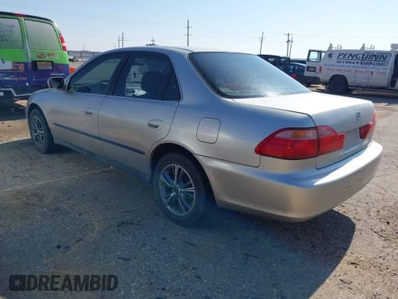 1999 Honda Accord LX с VIN JHMCG6658XC023113, выставлен на аукционе IAAI как лот 42386834 с пробегом 167 852 миль миль и . История ставок и продаж доступна на DreamBid. Изображение 3.