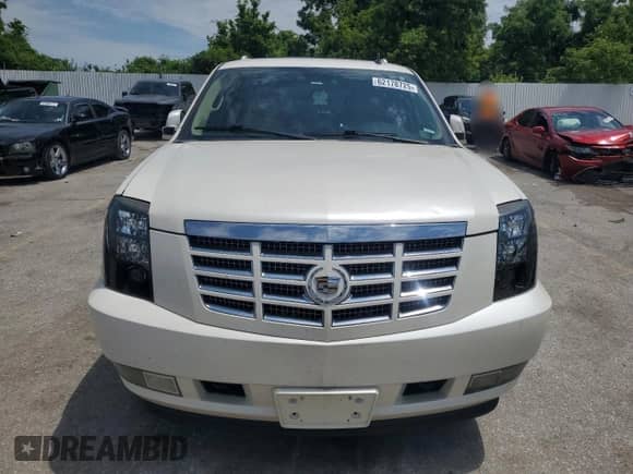 2009 Cadillac Escalade with VIN 1GYFK23269R241173, listed as a Copart auction lot 62178725 with 165,444 mi miles and Clean title. Bid and sale history available at DreamBid. Image 5.
