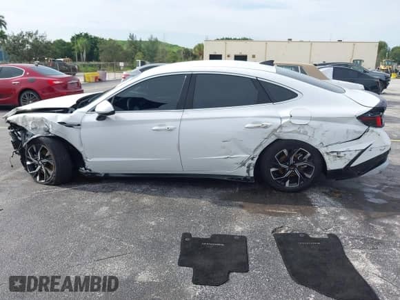 2025 Hyundai Sonata SEL with VIN KMHL64JA1SA484103, listed as a IAAI auction lot 43184663 with 11,847 mi miles and . Bid and sale history available at DreamBid. Image 15.