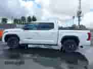 2024 Toyota Tundra Limited z VIN 5TFWA5DB9RX217552, wystawiony jako IAAI lot #41588555 z przebiegiem 3 216 mil mil oraz . Historia ofert i sprzedaży dostępna na DreamBid. Obrazek 14.