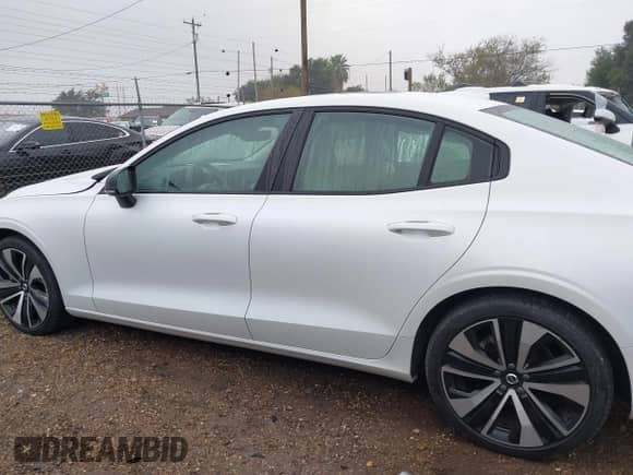 2022 Volvo S60 Momentum с VIN 7JRL12FZ1NG160853, выставлен на аукционе IAAI как лот 41012806 с пробегом 33 661 миль миль и . История ставок и продаж доступна на DreamBid. Изображение 14.