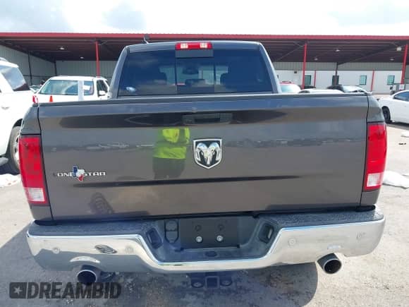 2019 Ram 1500 Big Horn z VIN 1C6RR6LT1KS627200, wystawiony jako IAAI lot #43081005 z przebiegiem 55 107 mil mil oraz . Historia ofert i sprzedaży dostępna na DreamBid. Obrazek 16.