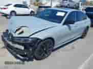 2025 BMW 3 Series M340i с VIN 3MW59FT00S8F00952, выставлен на аукционе IAAI как лот 43071013 с пробегом 5 064 миль миль и . История ставок и продаж доступна на DreamBid. Изображение 2.