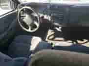 2000 Chevrolet Blazer LS z VIN 1GNCS13W4YK132571, wystawiony jako Copart lot #81794244 z przebiegiem 152 253 mil mil oraz Szkoda całkowita • Salvage title. Historia ofert i sprzedaży dostępna na DreamBid. Obrazek 8.