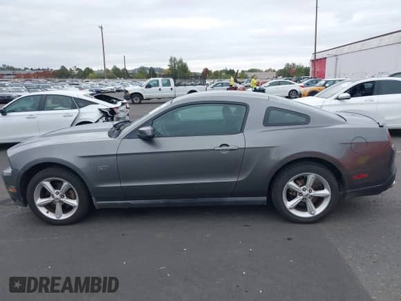 2010 Ford Mustang GT с VIN 1ZVBP8CH5A5131852, выставлен на аукционе IAAI как лот 43409906 с пробегом 178 908 миль миль и . История ставок и продаж доступна на DreamBid. Изображение 14.