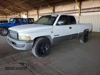1996 Dodge 1500 z VIN 3B7HC13Y8TG179552, wystawiony jako Copart lot #90665965 z przebiegiem 127 706 mil mil oraz Szkoda całkowita • Salvage title. Historia ofert i sprzedaży dostępna na DreamBid. Obrazek 1.