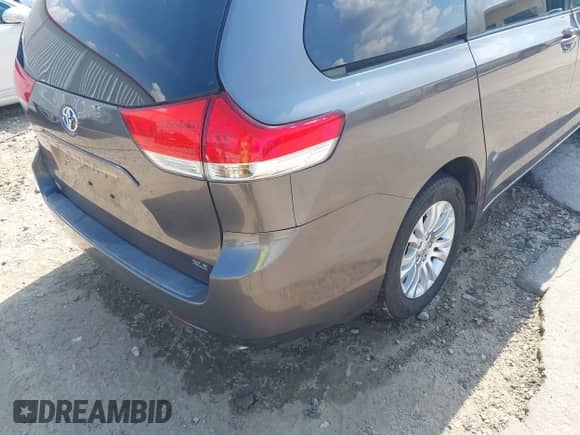 2011 Toyota Sienna XLE AAS with VIN 5TDYK3DC5BS028346, listed as a IAAI auction lot 43253975 with 203,087 mi miles and . Bid and sale history available at DreamBid. Image 18.