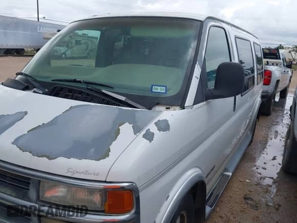 1999 Chevrolet Express z VIN 1GBFG15R9X1030898, wystawiony jako IAAI lot #42590764 z przebiegiem 208 329 mil mil oraz . Historia ofert i sprzedaży dostępna na DreamBid. Obrazek 6.