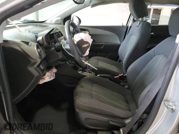 2013 Chevrolet Sonic LT z VIN 1G1JC5SH8D4172960, wystawiony jako Copart lot #85847005 z przebiegiem Nie podano mil oraz Szkoda całkowita • Salvage title. Historia ofert i sprzedaży dostępna na DreamBid. Obrazek 7.