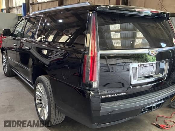 2016 Cadillac Escalade ESV Platinum z VIN 1GYS4KKJ5GR453707, wystawiony jako Copart lot #61802745 z przebiegiem 175 852 mil mil oraz Szkoda całkowita • Salvage title. Historia ofert i sprzedaży dostępna na DreamBid. Obrazek 3.