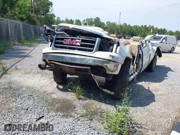 2007 GMC Sierra 1500 SLE1 z VIN 2GTEC19JX71616916, wystawiony jako IAAI lot #42594824 z przebiegiem Nie podano mil oraz . Historia ofert i sprzedaży dostępna na DreamBid. Obrazek 2.