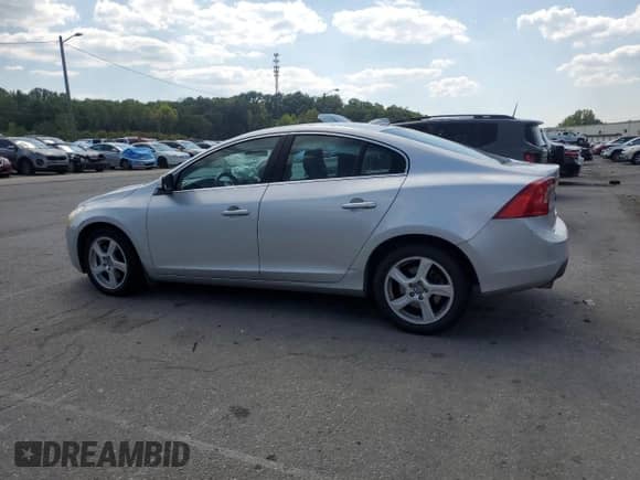 2012 Volvo S60 T5 с VIN YV1622FS0C2110820, выставлен на аукционе Copart как лот 81112215 с пробегом 137 951 миль миль и Списание • Salvage title. История ставок и продаж доступна на DreamBid. Изображение 2.