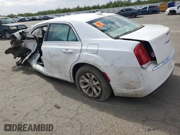 2015 Chrysler 300 Limited с VIN 2C3CCAAG4FH785976, выставлен на аукционе Copart как лот 81749135 с пробегом Не указан миль и На запчасти • Non repairable. История ставок и продаж доступна на DreamBid. Изображение 2.