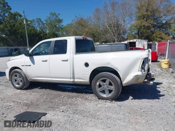 2009 Dodge 1500 SLT z VIN 1D3HB18T89S809854, wystawiony jako IAAI lot #41780506 z przebiegiem 148 218 mil mil oraz . Historia ofert i sprzedaży dostępna na DreamBid. Obrazek 15.