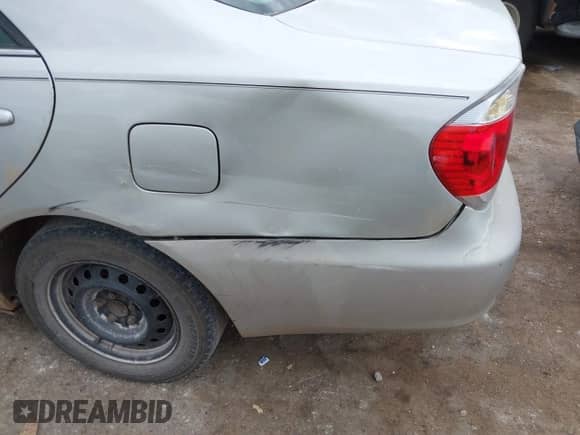 2005 Toyota Camry STD z VIN 4T1BE32K25U977288, wystawiony jako IAAI lot #43267344 z przebiegiem 265 706 mil mil oraz . Historia ofert i sprzedaży dostępna na DreamBid. Obrazek 6.