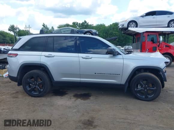 2024 Jeep Grand Cherokee Altitude with VIN 1C4RJHAG9R8930153, listed as a IAAI auction lot 42812908 with 11,509 mi miles and . Bid and sale history available at DreamBid. Image 18.
