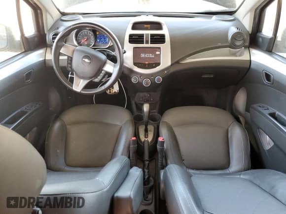 2015 Chevrolet Spark LT z VIN KL8CF6S95FC754506, wystawiony jako Copart lot #55700285 z przebiegiem 76 227 mil mil oraz Szkoda całkowita • Salvage title. Historia ofert i sprzedaży dostępna na DreamBid. Obrazek 8.