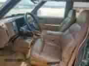 1993 Chevrolet Blazer z VIN 1GNDT13W2P2111444, wystawiony jako Copart lot #61199575 z przebiegiem 177 604 mil mil oraz Czysty tytuł • Clean title. Historia ofert i sprzedaży dostępna na DreamBid. Obrazek 7.