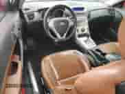 2010 Hyundai Genesis Coupe z VIN KMHHU6KH2AU037599, wystawiony jako Copart lot #90097635 z przebiegiem 126 282 mil mil oraz Szkoda całkowita • Salvage title. Historia ofert i sprzedaży dostępna na DreamBid. Obrazek 8.