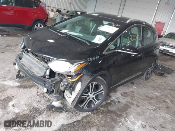 2017 Chevrolet Bolt EV Premier z VIN 1G1FX6S07H4177910, wystawiony jako IAAI lot #42800502 z przebiegiem 77 504 mil mil oraz . Historia ofert i sprzedaży dostępna na DreamBid. Obrazek 2.