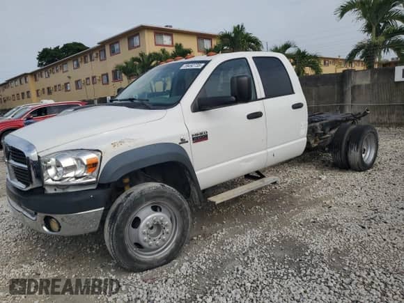 2008 Dodge RAM z VIN 3D6WC68AX8G134856, wystawiony jako Copart lot #59492735 z przebiegiem 168 697 mil mil oraz Czysty tytuł • Clean title. Historia ofert i sprzedaży dostępna na DreamBid. Obrazek 1.
