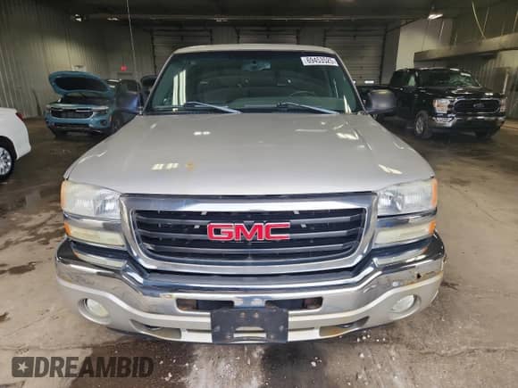 2005 GMC Sierra 1500 SLT z VIN 2GTEK19B551275045, wystawiony jako Copart lot #69453525 z przebiegiem 134 540 mil mil oraz Czysty tytuł • Clean title. Historia ofert i sprzedaży dostępna na DreamBid. Obrazek 5.