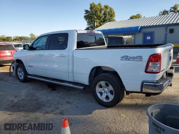 2022 Ram 1500 Big Horn z VIN 1C6RRFMGXNN433060, wystawiony jako Copart lot #76702614 z przebiegiem 49 016 mil mil oraz Szkoda całkowita • Salvage title. Historia ofert i sprzedaży dostępna na DreamBid. Obrazek 2.