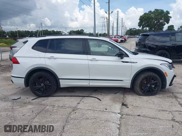 2023 Volkswagen Tiguan SE R-Line Black с VIN 3VVCB7AX0PM126184, выставлен на аукционе IAAI как лот 42676837 с пробегом 35 249 миль миль и . История ставок и продаж доступна на DreamBid. Изображение 13.