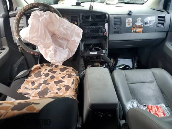 2004 Dodge Durango SLT z VIN 1D4HD48D74F217251, wystawiony jako Copart lot #70012575 z przebiegiem Nie podano mil oraz Szkoda całkowita • Salvage title. Historia ofert i sprzedaży dostępna na DreamBid. Obrazek 8.