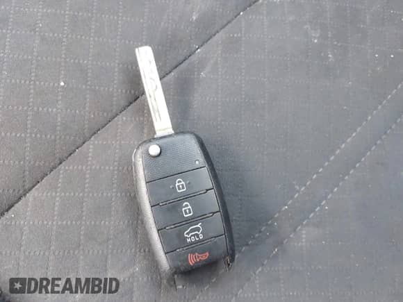 2017 Kia Sorento LX z VIN 5XYPG4A31HG267826, wystawiony jako IAAI lot #42836341 z przebiegiem 173 276 mil mil oraz . Historia ofert i sprzedaży dostępna na DreamBid. Obrazek 11.