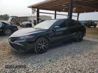 2021 Toyota Camry SE z VIN 4T1S11AK7MU455076, wystawiony jako Copart lot #59382545 z przebiegiem 118 763 mil mil oraz Szkoda całkowita • Salvage title. Historia ofert i sprzedaży dostępna na DreamBid. Obrazek 1.