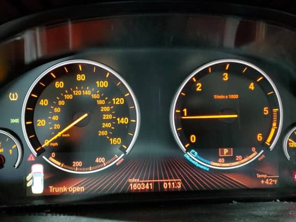 2015 BMW 5 Series 535d xDrive z VIN WBAFV3C55FD686510, wystawiony jako Copart lot #51404955 z przebiegiem 160 341 mil mil oraz Szkoda całkowita • Salvage title. Historia ofert i sprzedaży dostępna na DreamBid. Obrazek 9.