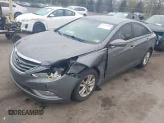 2013 Hyundai Sonata GLS с VIN 5NPEB4AC6DH730472, выставлен на аукционе IAAI как лот 43312659 с пробегом 260 858 миль миль и . История ставок и продаж доступна на DreamBid. Изображение 2.