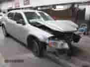 2012 Dodge Avenger SE z VIN 1C3CDZAB3CN211954, wystawiony jako IAAI lot #43264062 z przebiegiem 103 954 mil mil oraz . Historia ofert i sprzedaży dostępna na DreamBid. Obrazek 1.