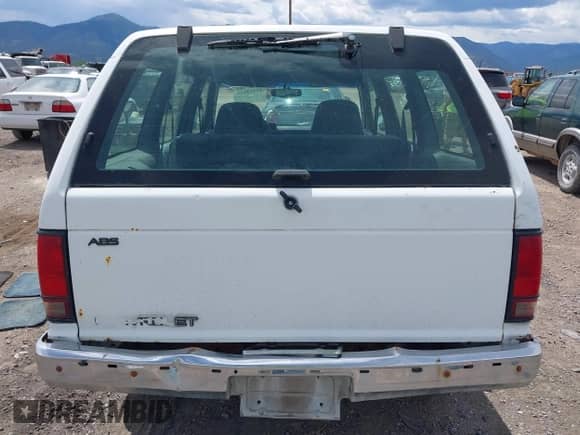 1993 Chevrolet Blazer z VIN 1GNDT13W0P2159153, wystawiony jako IAAI lot #42414622 z przebiegiem 224 752 mil mil oraz . Historia ofert i sprzedaży dostępna na DreamBid. Obrazek 16.